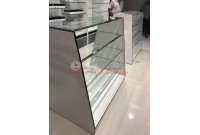 Thanh lý tủ trưng bày giữa phòng mã số 645